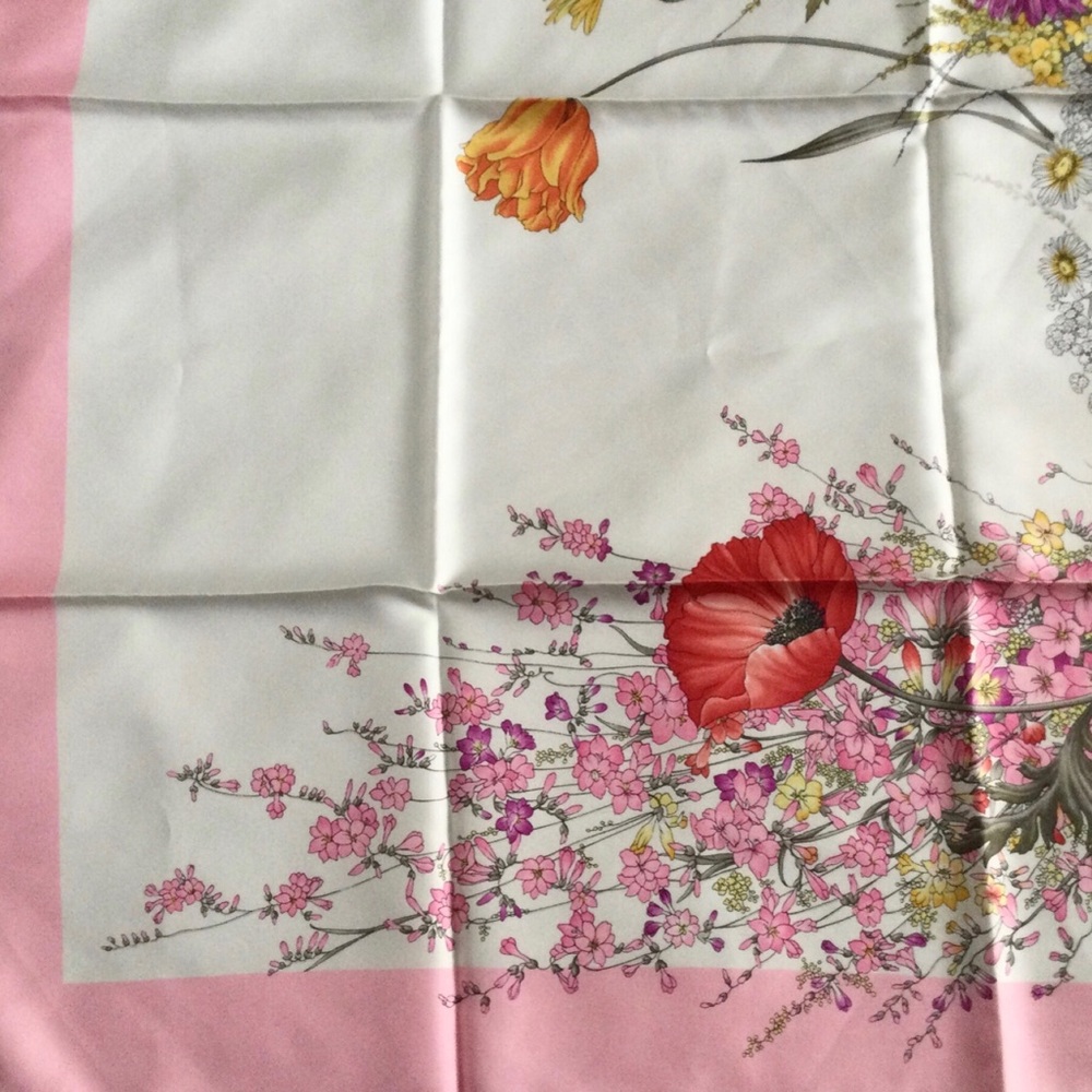 Vintage Gucci Floral Silk Scarf - Picture 5 of 6